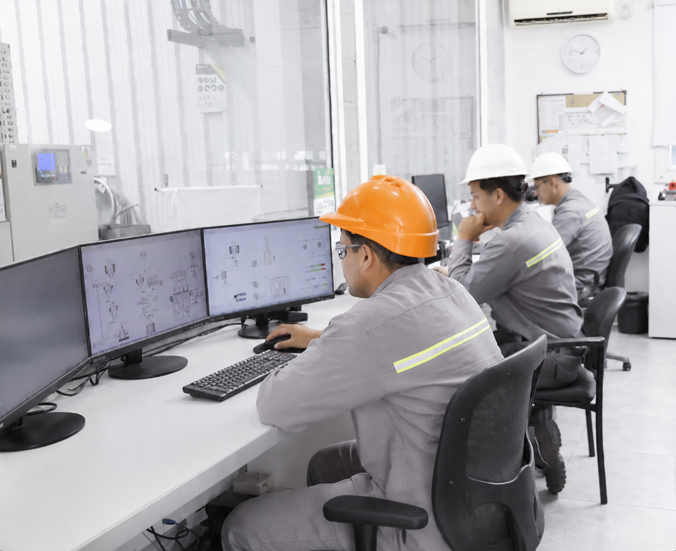 Sala de control de planta industrial